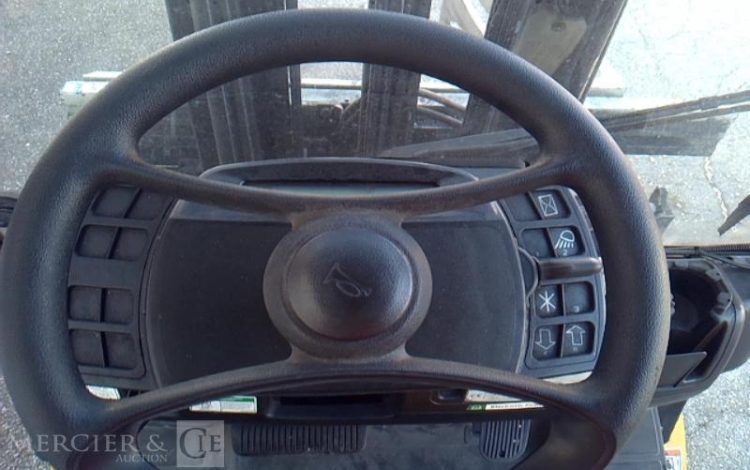 YALE CHARIOT MAT FRONTAL THERMIQUE AVEC PINCE A BALLE GLP25VX 1745H AN2021 JAUNE 7724V