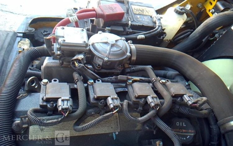 YALE CHARIOT MAT FRONTAL THERMIQUE AVEC PINCE A BALLE GLP25VX 1745H AN2021 JAUNE 7724V