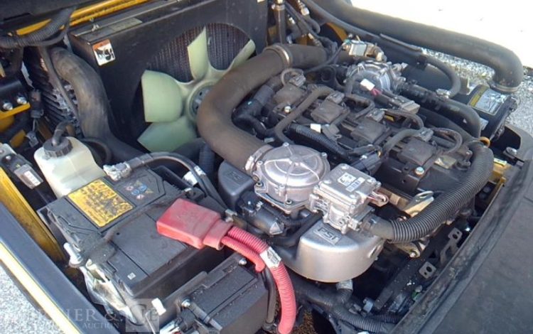 YALE CHARIOT MAT FRONTAL THERMIQUE AVEC PINCE A BALLE GLP25VX 1745H AN2021 JAUNE 7724V