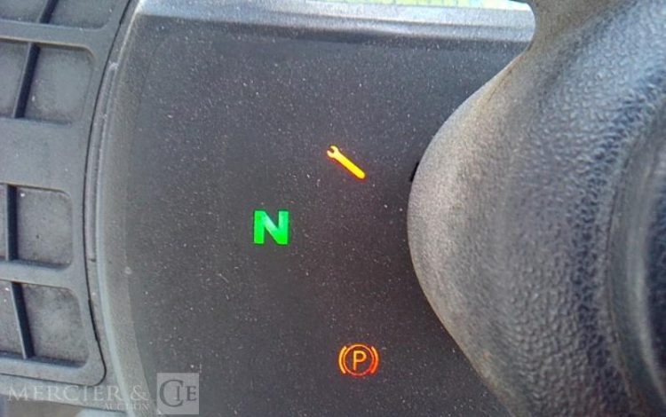 YALE CHARIOT MAT FRONTAL THERMIQUE AVEC PINCE A BALLE GLP25VX 1745H AN2021 JAUNE 7724V