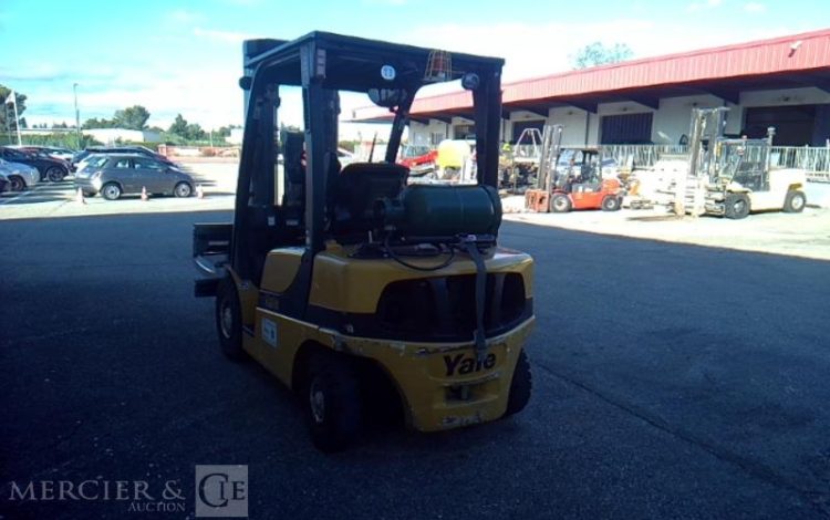 YALE CHARIOT MAT FRONTAL THERMIQUE AVEC PINCE A BALLE GLP25VX 1745H AN2021 JAUNE 7724V