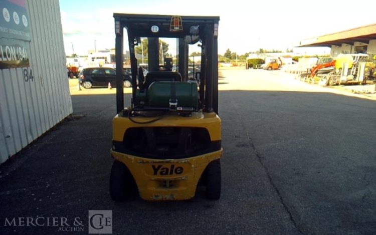 YALE CHARIOT MAT FRONTAL THERMIQUE AVEC PINCE A BALLE GLP25VX 1745H AN2021 JAUNE 7724V