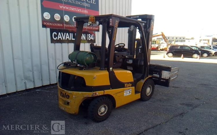 YALE CHARIOT MAT FRONTAL THERMIQUE AVEC PINCE A BALLE GLP25VX 1745H AN2021 JAUNE 7724V