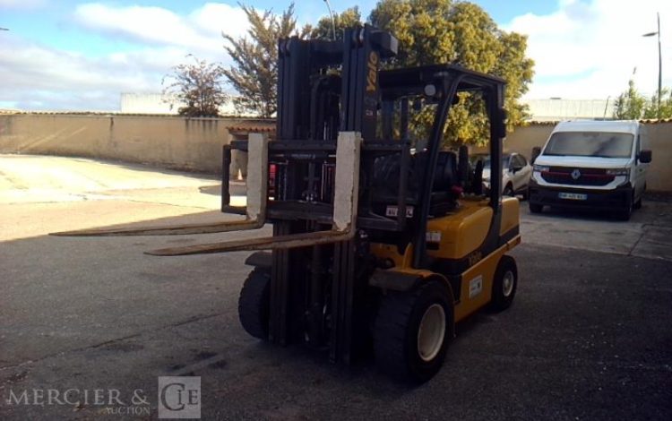 YALE CHARIOT MAT FRONTAL THERMIQUE A GAZ GLP35VX 606H AN2022 JAUNE 8292W