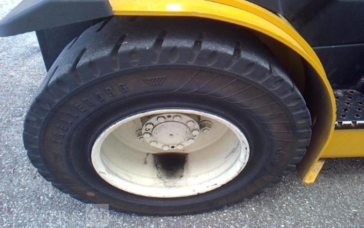 YALE CHARIOT MAT FRONTAL THERMIQUE A GAZ GLP35VX 606H AN2022 JAUNE 8292W