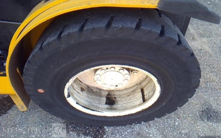 YALE CHARIOT MAT FRONTAL THERMIQUE A GAZ GLP35VX 606H AN2022 JAUNE 8292W