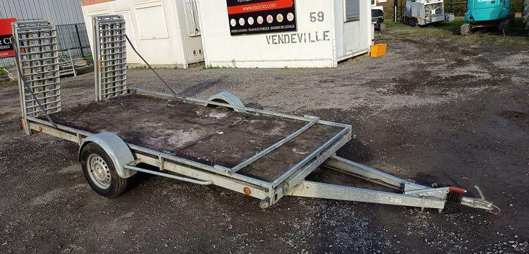 UFAC REMORQUE PLATEAU – 1 ESSIEU – PTAC : 750 KGS – ANNEE 2010  AP-335-PQ