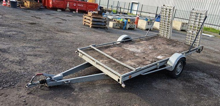UFAC REMORQUE PLATEAU – 1 ESSIEU – PTAC : 750 KGS – ANNEE 2010  AP-335-PQ