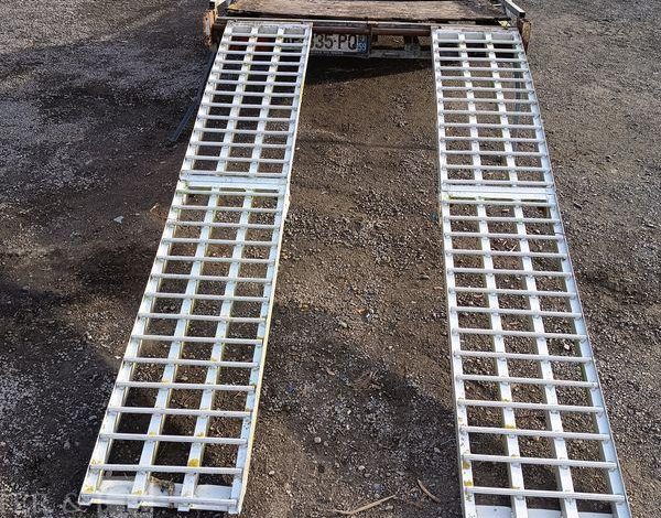 UFAC REMORQUE PLATEAU – 1 ESSIEU – PTAC : 750 KGS – ANNEE 2010  AP-335-PQ