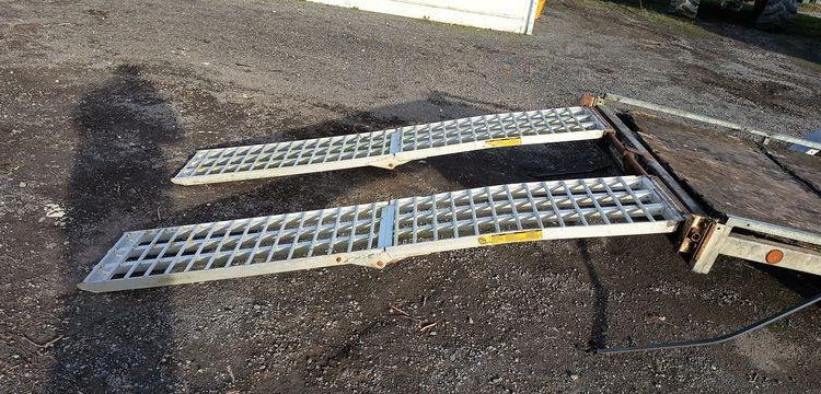 UFAC REMORQUE PLATEAU – 1 ESSIEU – PTAC : 750 KGS – ANNEE 2010  AP-335-PQ