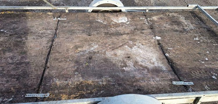 UFAC REMORQUE PLATEAU – 1 ESSIEU – PTAC : 750 KGS – ANNEE 2010  AP-335-PQ