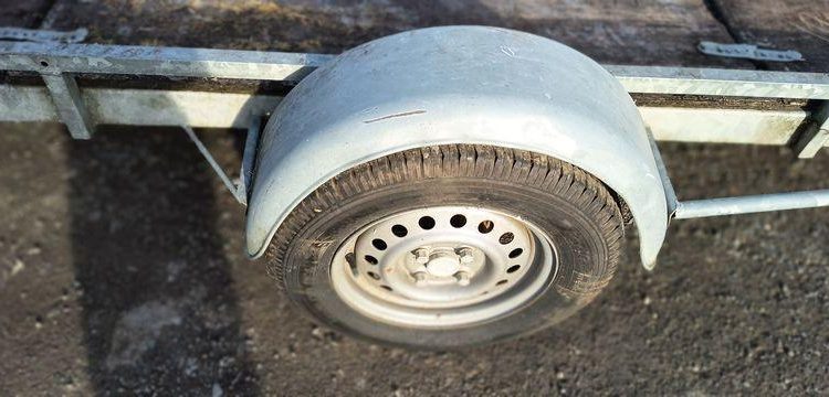 UFAC REMORQUE PLATEAU – 1 ESSIEU – PTAC : 750 KGS – ANNEE 2010  AP-335-PQ