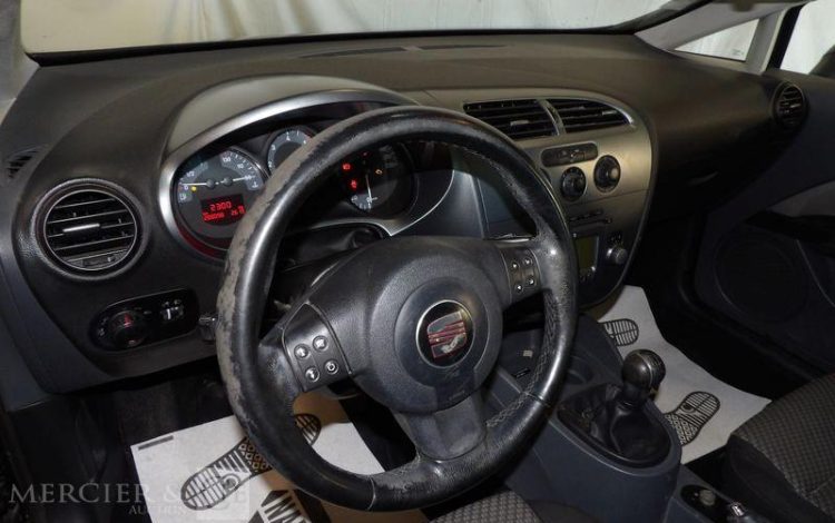 SEAT LEON 1.9 TDI 105 REFERENCE NOIR AP-703-TQ