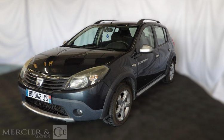 DACIA SANDERO GRIS BD-042-JS