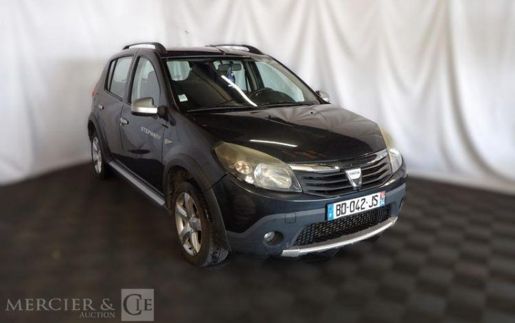 DACIA SANDERO GRIS BD-042-JS
