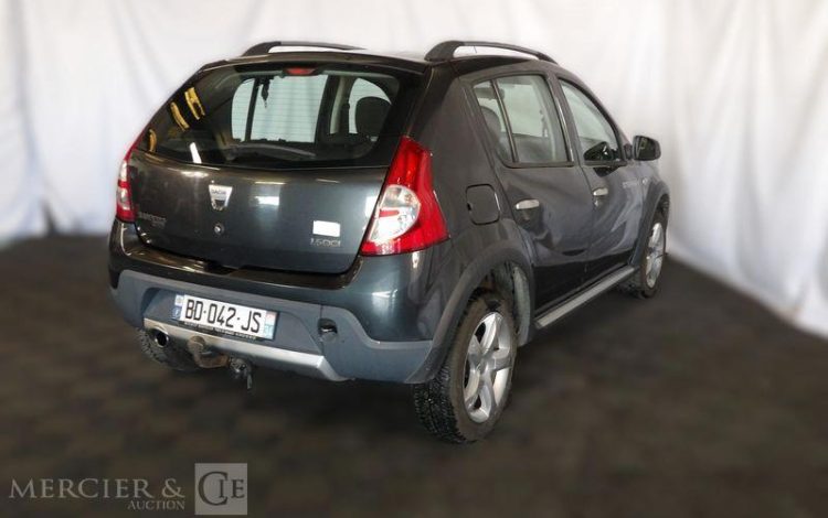 DACIA SANDERO GRIS BD-042-JS