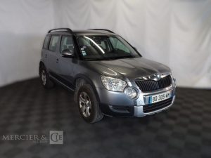 SKODA YETI 1.2 TSI 105CH AMBITION 4X2 GRIS BQ-305-WM