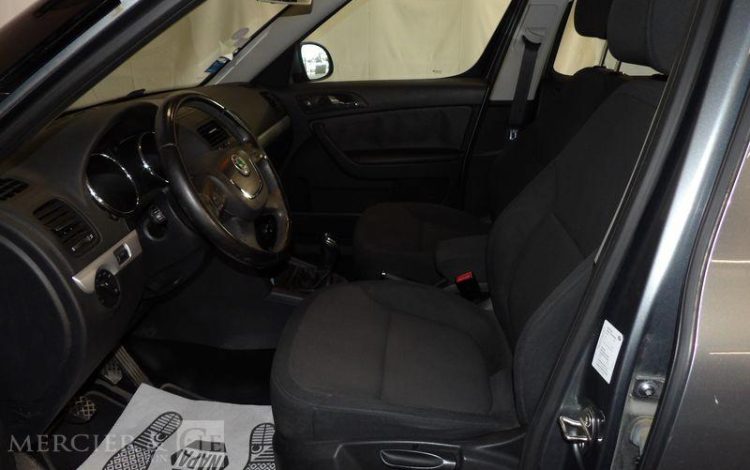 SKODA YETI 1.2 TSI 105CH AMBITION 4X2 GRIS BQ-305-WM