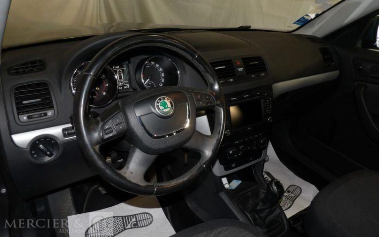 SKODA YETI 1.2 TSI 105CH AMBITION 4X2 GRIS BQ-305-WM