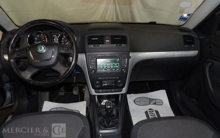 SKODA YETI 1.2 TSI 105CH AMBITION 4X2 GRIS BQ-305-WM