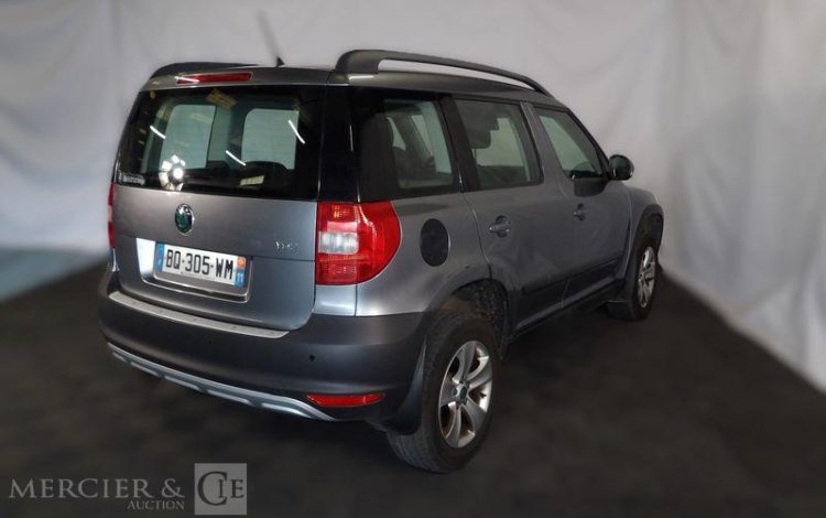 SKODA YETI 1.2 TSI 105CH AMBITION 4X2 GRIS BQ-305-WM