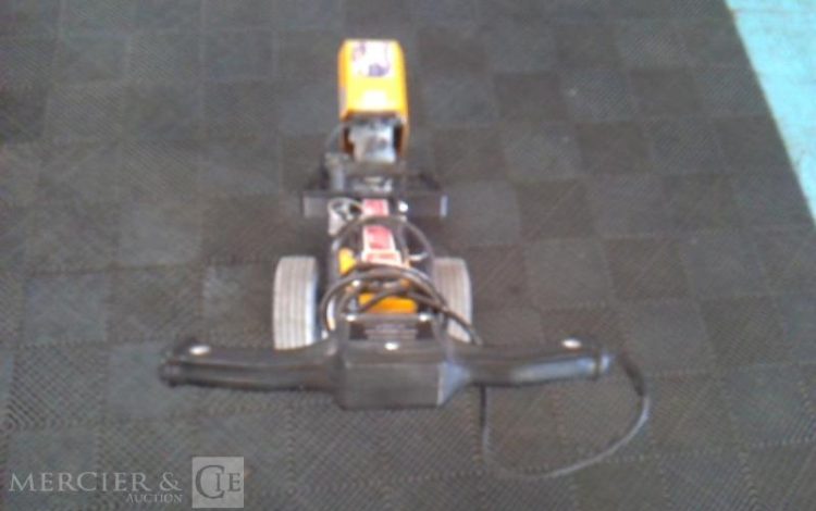 BRISEUR DE CARRELAGE SUR CHARIOT  BRI010158