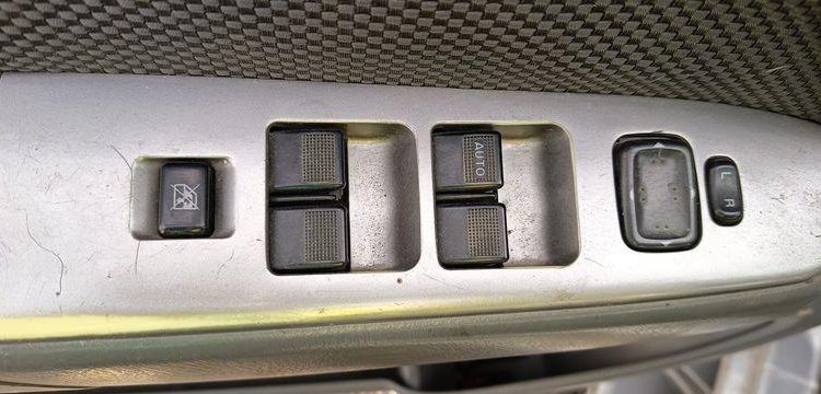 MAZDA BT50 PICKUP 2.5 MRZ-CD 4×4  DOUBLE CABINE 143CV – DIESEL 261179 KMS – ANNEE 2007 GRIS BV-889-SW