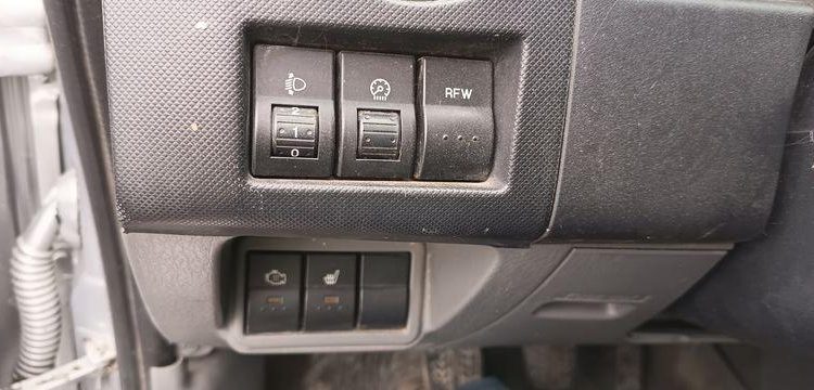 MAZDA BT50 PICKUP 2.5 MRZ-CD 4×4  DOUBLE CABINE 143CV – DIESEL 261179 KMS – ANNEE 2007 GRIS BV-889-SW