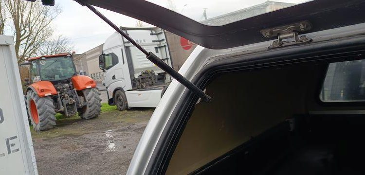 MAZDA BT50 PICKUP 2.5 MRZ-CD 4×4  DOUBLE CABINE 143CV – DIESEL 261179 KMS – ANNEE 2007 GRIS BV-889-SW