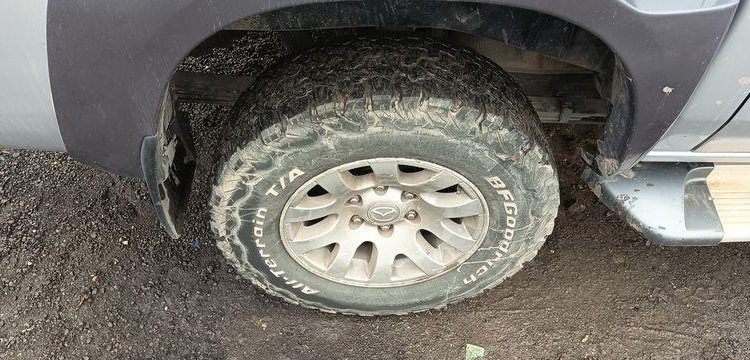 MAZDA BT50 PICKUP 2.5 MRZ-CD 4×4  DOUBLE CABINE 143CV – DIESEL 261179 KMS – ANNEE 2007 GRIS BV-889-SW