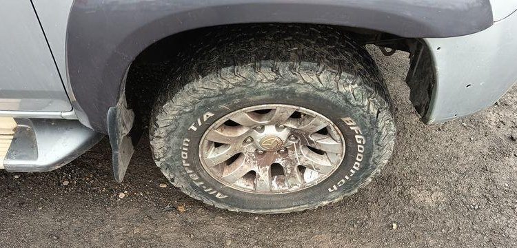 MAZDA BT50 PICKUP 2.5 MRZ-CD 4×4  DOUBLE CABINE 143CV – DIESEL 261179 KMS – ANNEE 2007 GRIS BV-889-SW