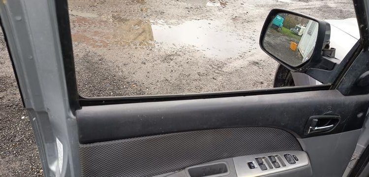 MAZDA BT50 PICKUP 2.5 MRZ-CD 4×4  DOUBLE CABINE 143CV – DIESEL 261179 KMS – ANNEE 2007 GRIS BV-889-SW