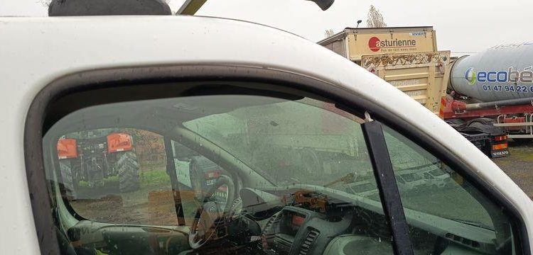 RENAULT TRAFIC II FOURGON PHASE 2 L1H1 1000kg 2.0 DCi 16V FAP 115 CV – DIESEL – AN 2011 BLANC BW-391-RA