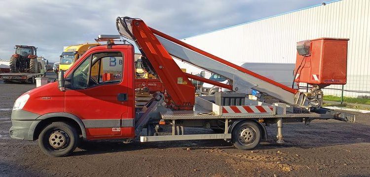 IVECO NACELLE 18M SUR VL LEGER  DD-006-AG