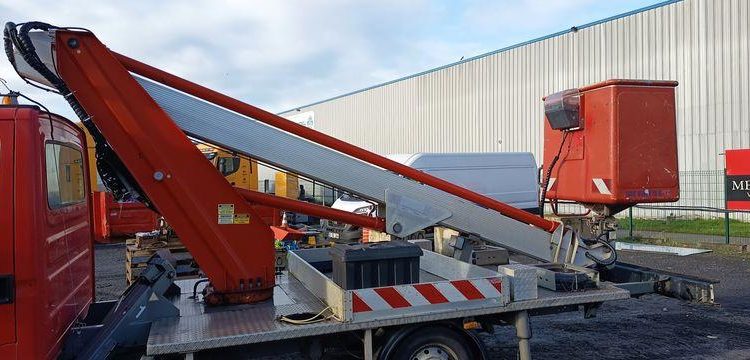 IVECO NACELLE 18M SUR VL LEGER  DD-006-AG