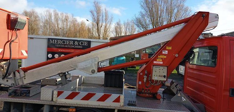 IVECO NACELLE 18M SUR VL LEGER  DD-006-AG