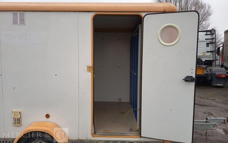 CNSE ABRI CHANTIER 9M2 ISOLE + WC  DP-304-BA