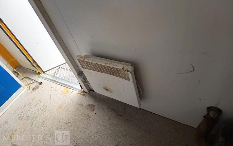 CNSE ABRI CHANTIER 9M2 ISOLE + WC  DP-304-BA