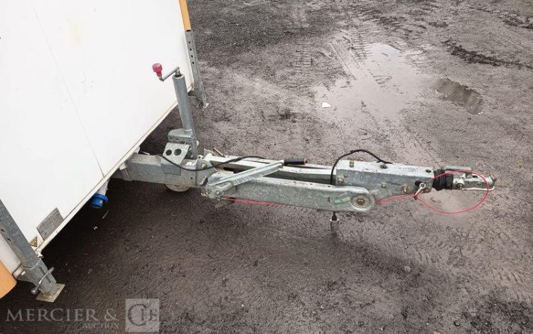 CNSE ABRI CHANTIER 9M2 ISOLE + WC  DP-304-BA