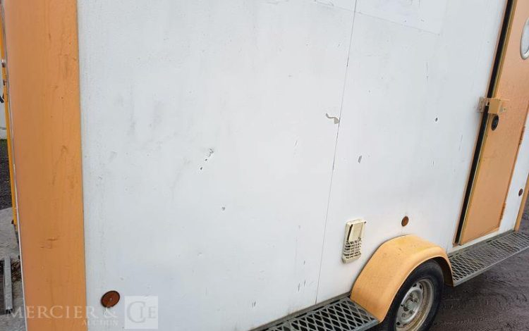 CNSE ABRI CHANTIER 9M2 ISOLE + WC  DP-304-BA