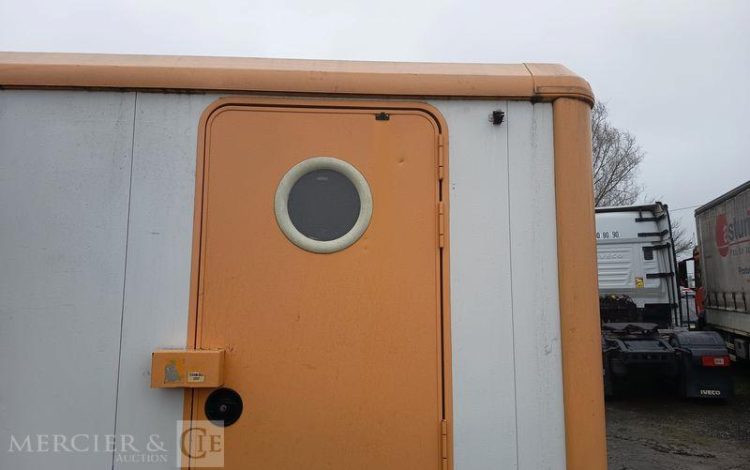 CNSE ABRI CHANTIER 9M2 ISOLE + WC  DP-304-BA