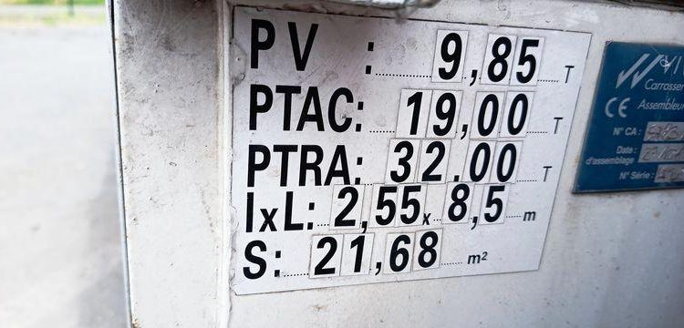 MERCEDES ANTOS 1830 NL 46 23 COURTE 320 4X2 – PTAC 19 TONNES – DIESEL – 339697 KMS ROUGE DR-520-KM