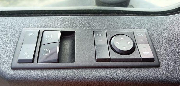 MERCEDES ANTOS 1830 NL 46 23 COURTE 320 4X2 – PTAC 19 TONNES – DIESEL – 339697 KMS ROUGE DR-520-KM