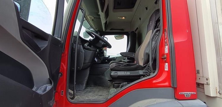 MERCEDES ANTOS 1830 NL 46 23 COURTE 320 4X2 – PTAC 19 TONNES – DIESEL – 339697 KMS ROUGE DR-520-KM