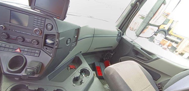 MERCEDES ANTOS 1830 NL 46 23 COURTE 320 4X2 – PTAC 19 TONNES – DIESEL – 339697 KMS ROUGE DR-520-KM