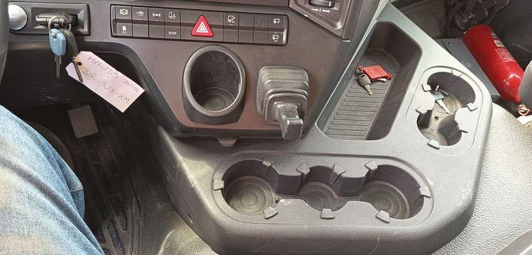 MERCEDES ANTOS 1830 NL 46 23 COURTE 320 4X2 – PTAC 19 TONNES – DIESEL – 339697 KMS ROUGE DR-520-KM