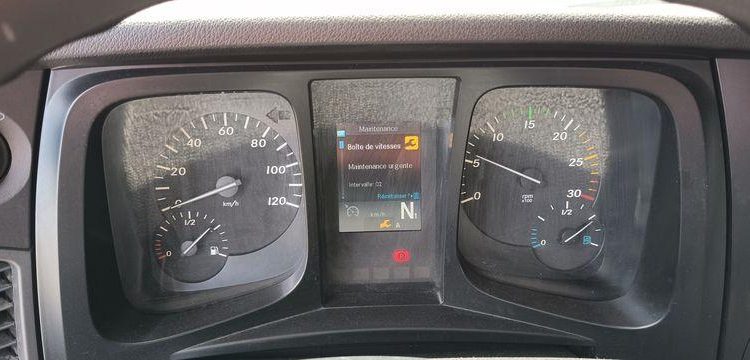 MERCEDES ANTOS 1830 NL 46 23 COURTE 320 4X2 – PTAC 19 TONNES – DIESEL – 339697 KMS ROUGE DR-520-KM