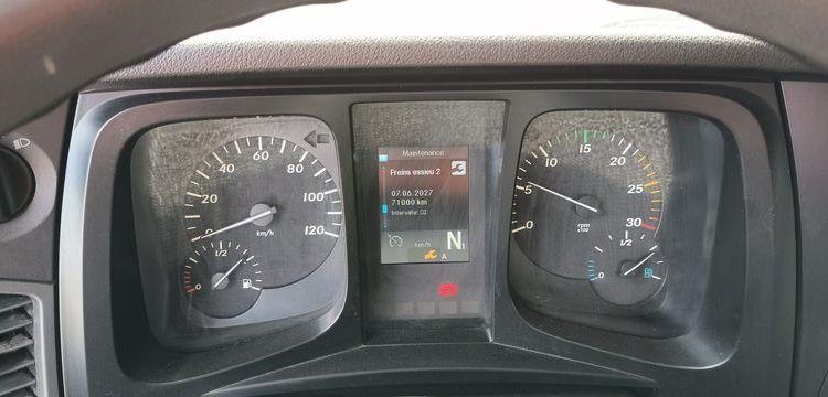 MERCEDES ANTOS 1830 NL 46 23 COURTE 320 4X2 – PTAC 19 TONNES – DIESEL – 339697 KMS ROUGE DR-520-KM