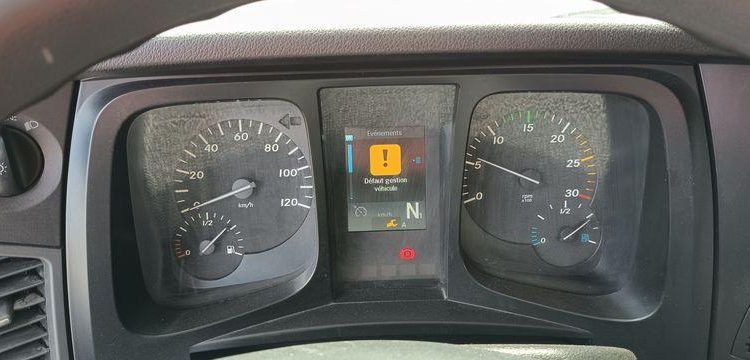 MERCEDES ANTOS 1830 NL 46 23 COURTE 320 4X2 – PTAC 19 TONNES – DIESEL – 339697 KMS ROUGE DR-520-KM