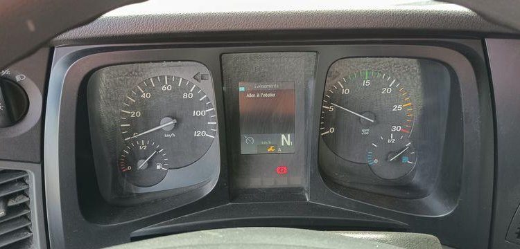 MERCEDES ANTOS 1830 NL 46 23 COURTE 320 4X2 – PTAC 19 TONNES – DIESEL – 339697 KMS ROUGE DR-520-KM